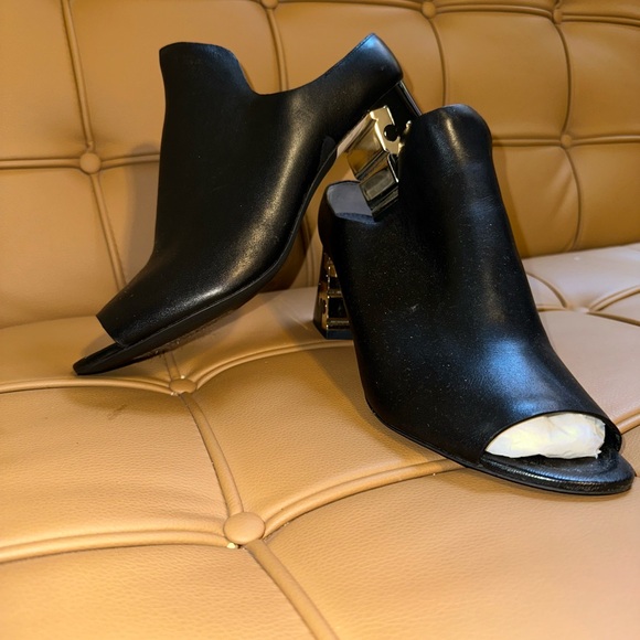 Tory Burch, Vintage Block Heel, Gold Logo, Open-toe Bootie, Sz 9, EEUC - Picture 2 of 12